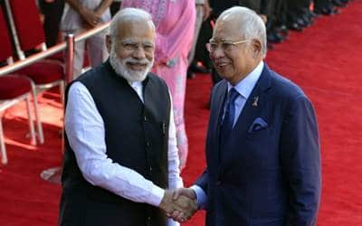 Modi Meets Malaysia PM20170401180942_l